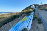 Uno de los bancos de la ruta instalado junto al Faro de Mojácar.
