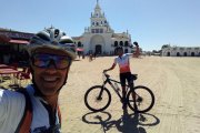 Rubén Alfageme en uno de sus viajes en bicicleta.