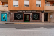 Fachada del local.