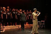 Víctor Monte pone en pie el Teatro Apolo en una noche que dibuja la nueva escena musical de Almería