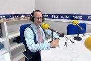 Miguel Sánchez, del despacho Sánchez Miñarro Abogados de Vera, en los estudios de la Cadena SER Levante.