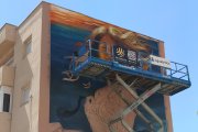Trabajando en el espectacular mural de calle Darrical.