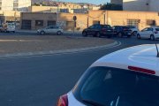 Colas en la rotonda de La Goleta por la escasa duración del semáforo que da salida a la Autovía del Aeropuerto.