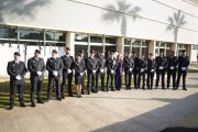 La alcaldesa, Julia Ibáñez, junto a los policías condecorados