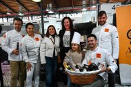 Chefs de la Asociación Almería Gastronómica junto a representantes institucionales en una actividad de la entidad.