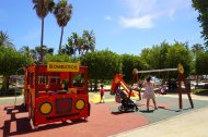 Así luce uno de los parques infantiles totalmente renovados.