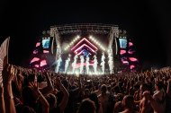 Miles de asistentes durante una de las últimas ediciones de Dreambeach, que este verano inaugura una nueva etapa en Vélez-Málaga con un recinto completamente renovado.