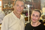 María del Mar Alarcón, responsable del restaurante Rincón de Juan Pedro, junto al periodista Antonio Hermosa.