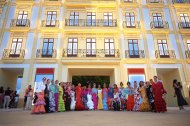 Parte de las flamencas que asistieron a la quedada, en una imagen tomada en la portada el jueves 27 de agosto