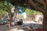 Aspecto actual de la plaza del Educador, último gran escollo en las obras de remodelación del Paseo de Almería.