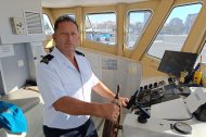 Oswaldo Fernández en el puente de mando del 'Estrella fugaz'.