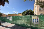 Inicio de las obras de un edificio de seis viviendas con piscina en la Rambla de Almería.