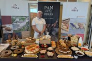 Degustación de productos en la presentación del cartel del I Concurso de Roscones de Reyes de Almería.