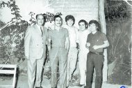 Los hermanos Del Rosal en Fiñana en los años 70, en la tahona, con un representante de harinas.