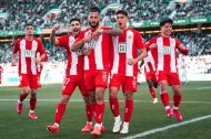 Luis Suárez abrió el camino de la victoria desde el punto de penalti, logrando el gol 17 en su cuenta particular.