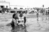 El Centro Náutico y el balneario convivieron en la posguerra en la playa de Las Almadrabillas.