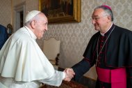 Imagen de archivo del obispo, Antonio Gómez Cantero, con el Papa Francisco.