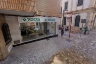 Una agencia inmobiliaria en la calle La Reina de Almería.