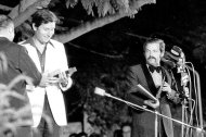 El famoso presentador de TVE José María Iñigo en el escenario de los jardines del colegio La Salle en 1972. Era la tercera edición del Festival de la Canción de Almería.