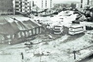 La riada de abril de 1970 se llevó por delante el humilde teatro Las Vegas que estaba instalado en el badén de la Rambla frente al Barrio Alto.