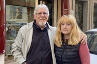 Juan Lax con su mujer, la también fotógrafa, Carmen García en su estudio del barrio del Zapillo.