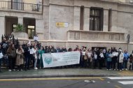 Veterinarios de toda la provincia almeriense se manifiestan frente a Subdelegación de Gobierno.