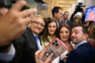 Algunos asistentes consiguieron el selfie con la Reina Letizia