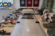 Muestra de las armas incautadas durante la operación.