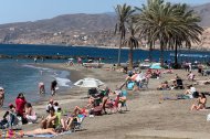 Playas con bañistas y el Paseo Marítimo lleno: el verano llega a Almería