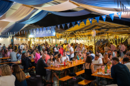 El gran ambiente del Oktoberfest en Almería el año pasado.