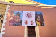 Carteles anunciadores del 225 aniversario de la iglesia parroquial de San Pedro.