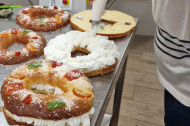 Los roscones de Reyes son hechos por la propia pastelería.