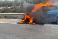 Vehículo ardiendo en el kilómetro 745 de la A-7