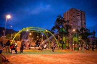 El nuevo espacio de Aguadulce cuenta con tres tamos diferenciados: un gran parque y espacio de recreo, una zona de deporte y un paseo ajardinado que termina en el mar.