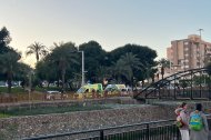 Dos ambulancias acuden a la Rambla de San Antonio a tenor del suceso.