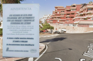 Cartel colgado en la zona de Las Colinas, en Aguadulce.