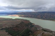 El embalse del Negratín tiene un color más turbio al estar recibiendo constantemente agua, sobre todo de El Portillo y La Bolera.
