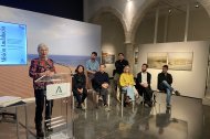 La consejera de Deporte y Cultura, Patricia del Pozo, junto a algunos de los fotógrafos participantes en Misión Andaluza.