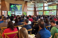 Más de 200 técnicos y agricultores llenaron el aforo de la presentación en Llanos del Alquián (Almería)