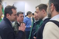 Juan Luis Ávila y Miguel Pérez con el comisario de Agricultura y Juanma Moreno