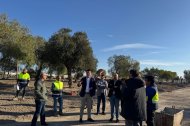 El alcalde de Níjar visita las obras del que será el Parque de las Familias