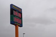 Precio del combustible en una gasolinera de Almería.