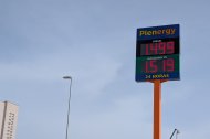 Precio del combustible en una gasolinera de Almería.