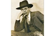Fotografía de Aldous Huxley en su madurez, cuando residía en Los Angeles, que le envió al profesor almeriense Arturo Medina en 1957.