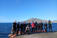 Foto en grupo de los participantes en esta limpieza en el Parque Natural de Cabo de Gata