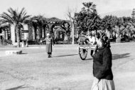 La meseta donde se colocaba el guardia de tráfico en el cruce del Parque con la Carretera de Ronda cuando la circulación todavía no había empezado a ser un problema.