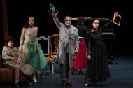 Una escena de ‘El rey se muere’, dentro de la programación del Festival Internacional de Teatro de El Ejido.