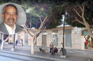 El local en el Paseo de Almería y a la izquierda su dueño, Rodolfo Reyes.