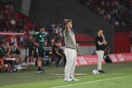 Rubi en la banda del Estadio de los Juegos Mediterráneos.