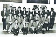 El profesor Francisco Adorna con un grupo de alumnos de diferentes especialidades en los años 60, perfectamente uniformados.